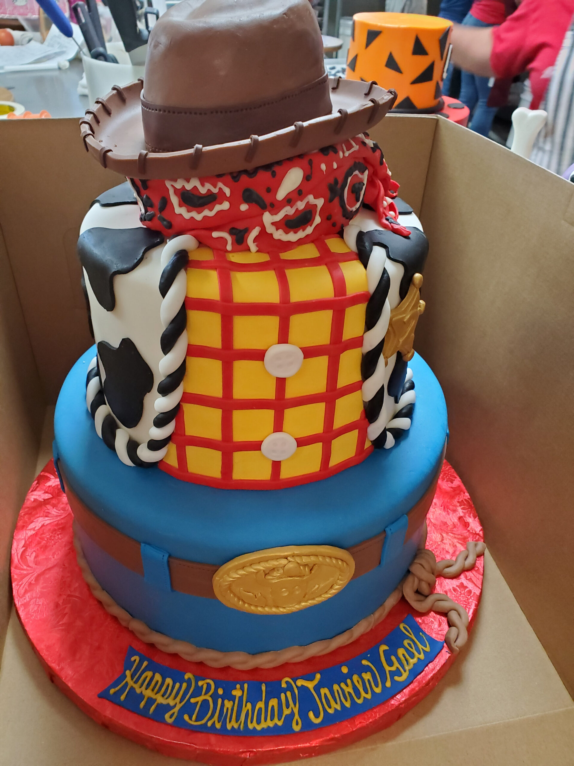 fondant cake with stand